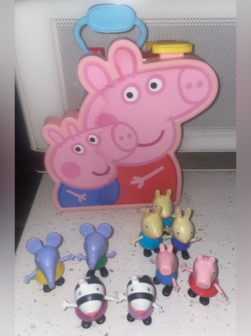 Peppa Pig Adventure Carry Along Brothers and Sisters Playset W/ 9 Figures
